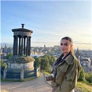 Laurenda in Economia offre ripetizioni in Matematica, Letteratura, Biologia, Geografia e Filosofia